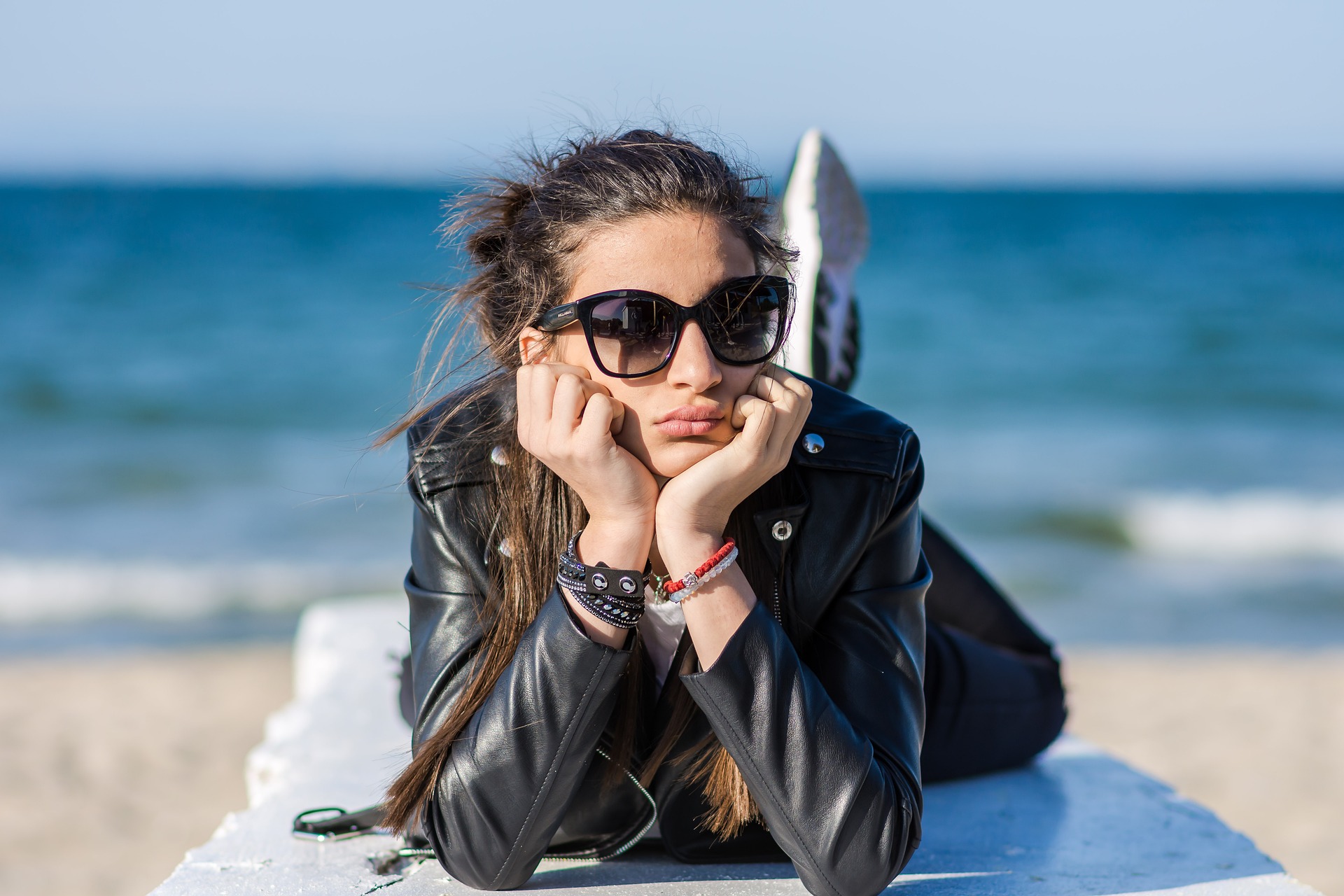 sunglasses-3359220_1920.jpg